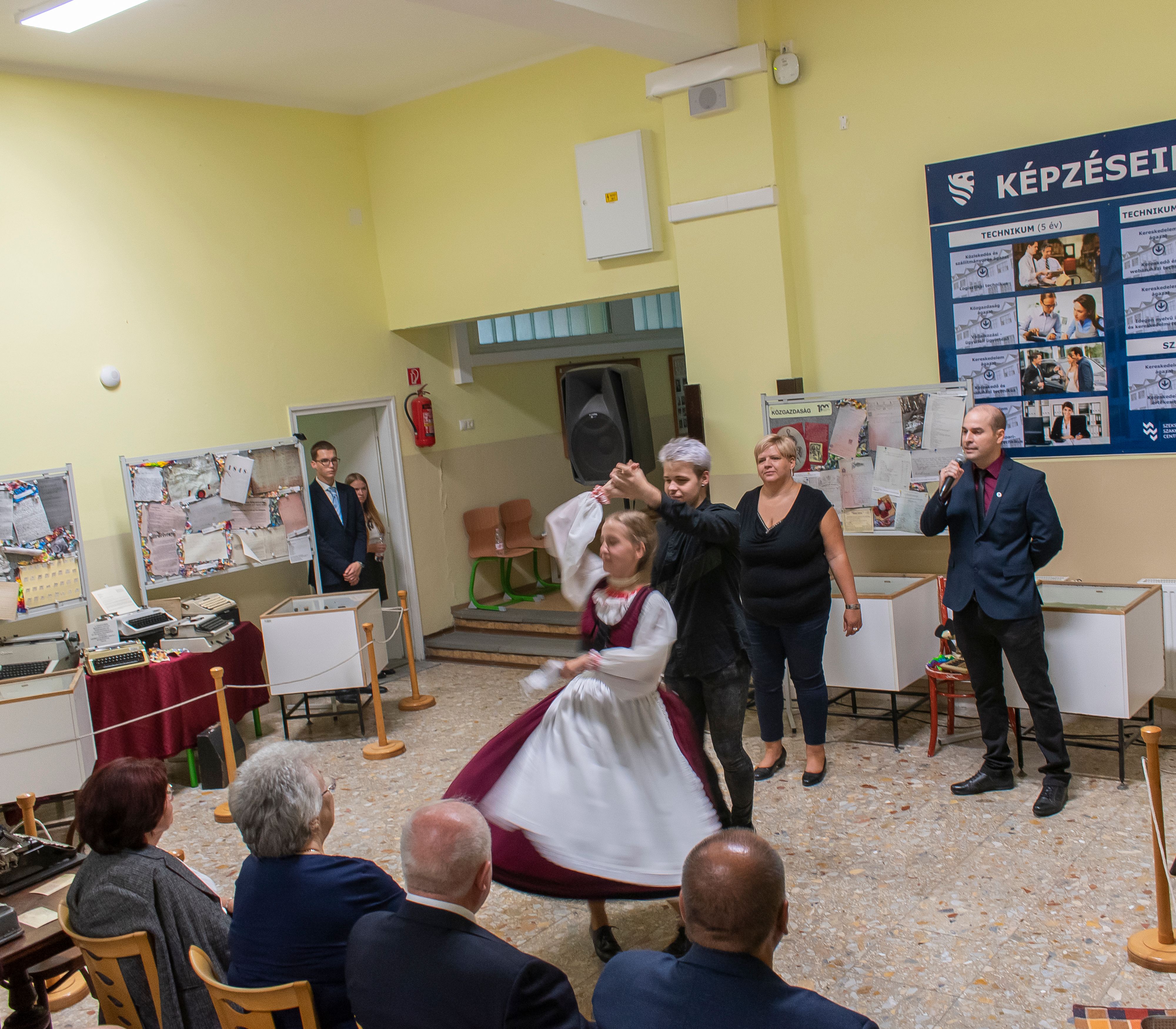 Kiállítással kezdődött el a Bezerédj jubileumi programsorozata