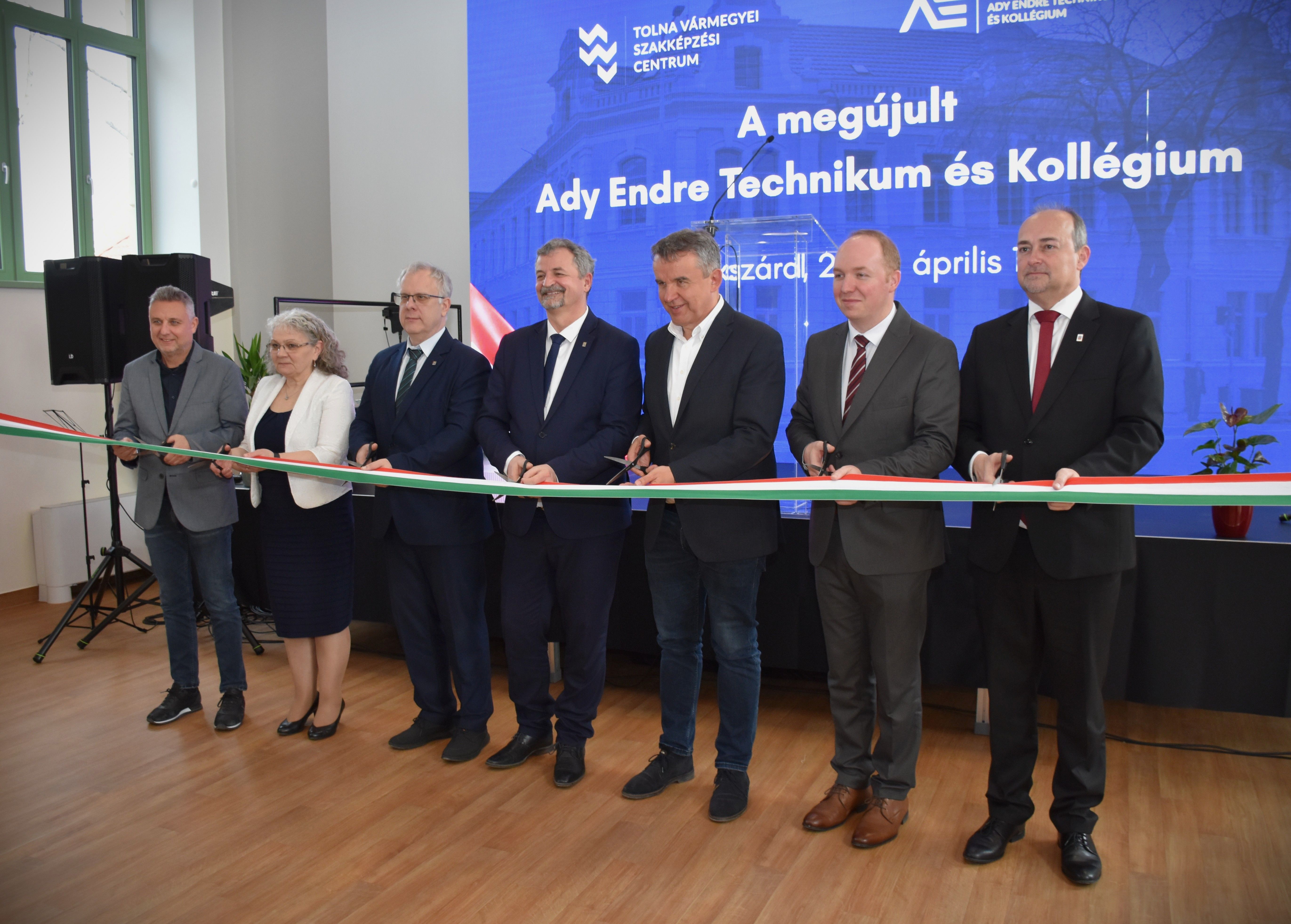 Átadtuk az Ady Endre Technikum és Kollégium megújult épületét
