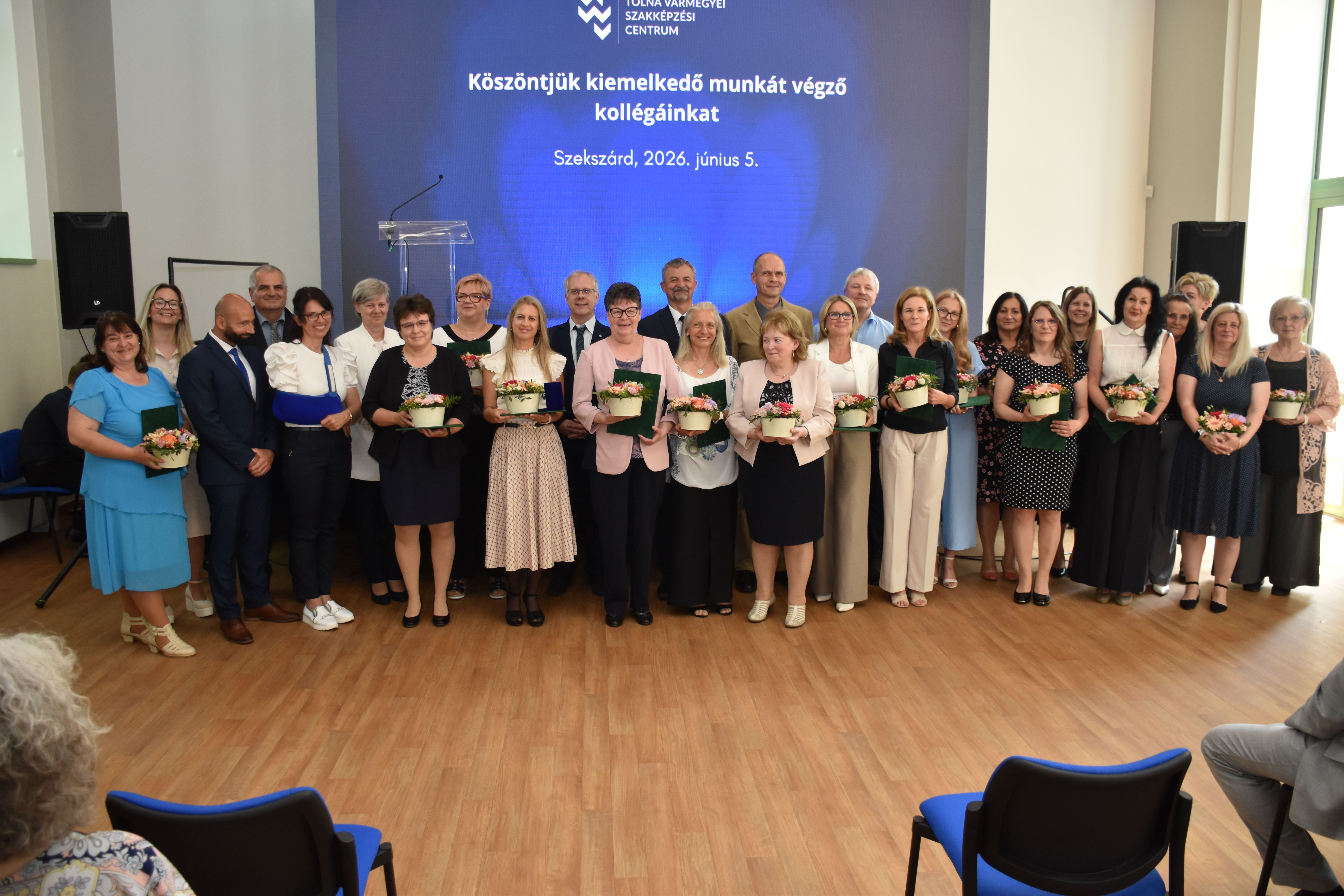 Kiemelkedő munkát végző kollégákat köszöntöttünk