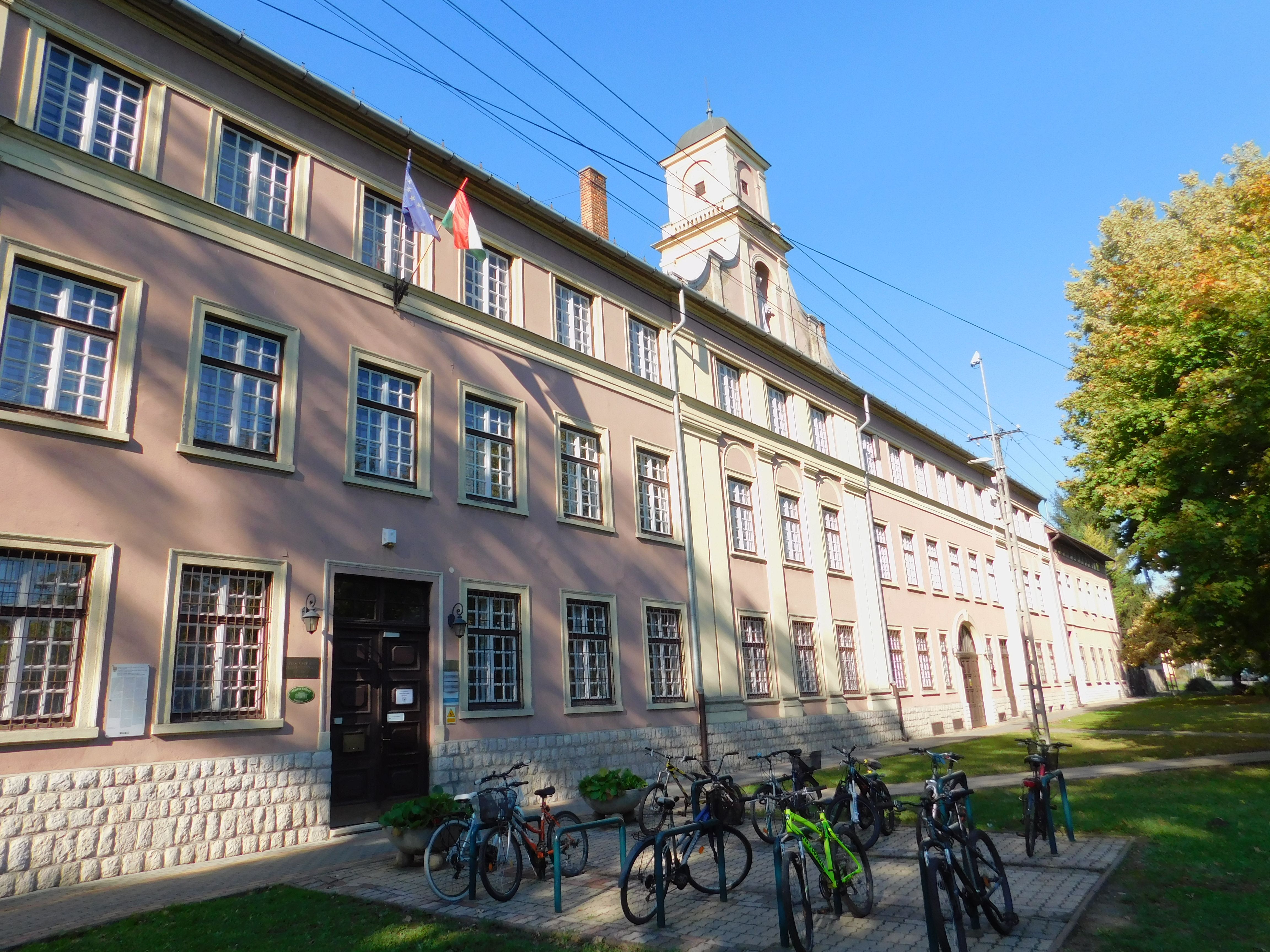 Bemutatkozik a Tolna Megyei SZC Apáczai Csere János Technikum és Kollégium