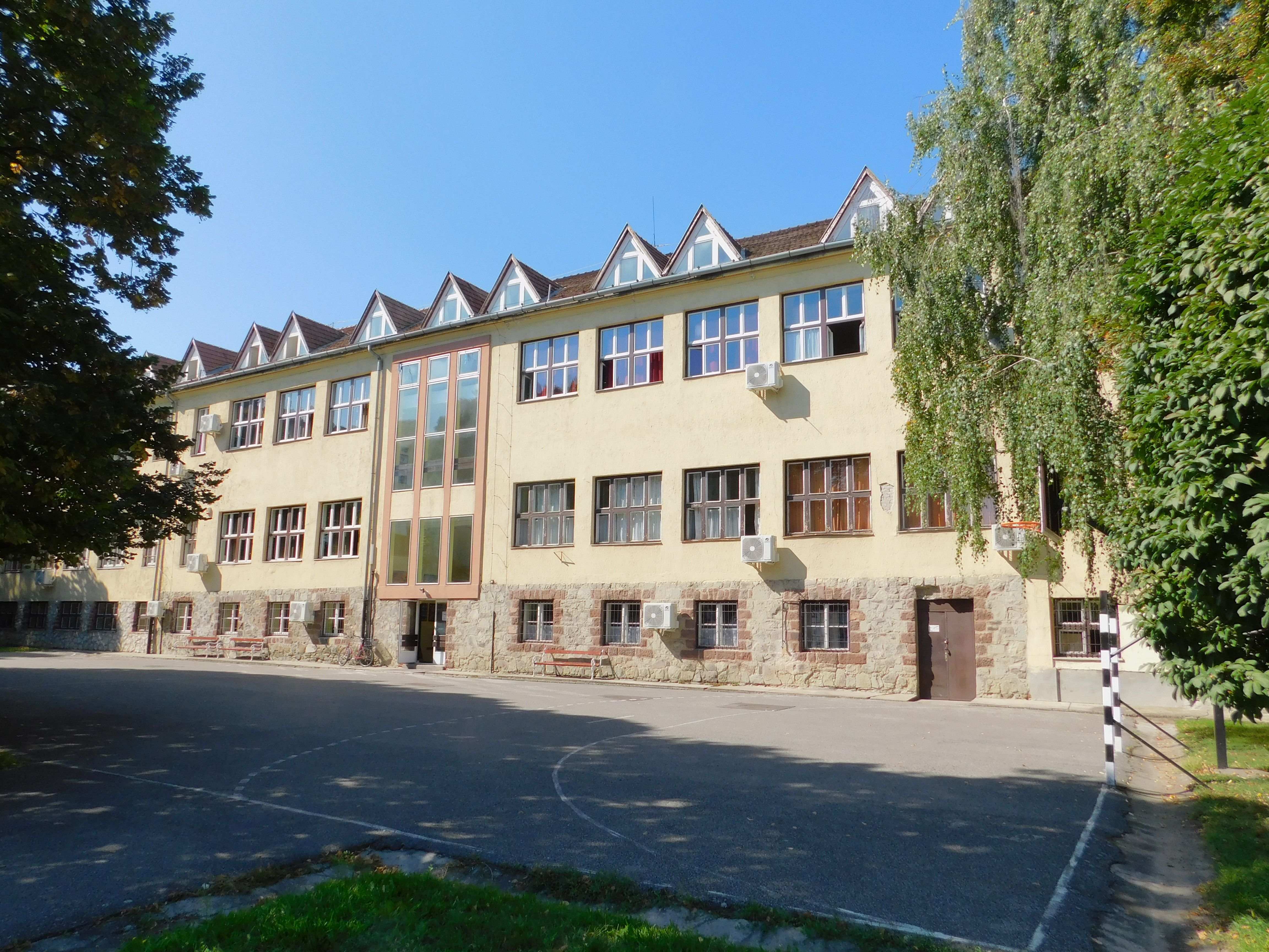 Bemutatkozik a TMSZC Bezerédj István Technikum, a gazdasági képzések szekszárdi fellegvára